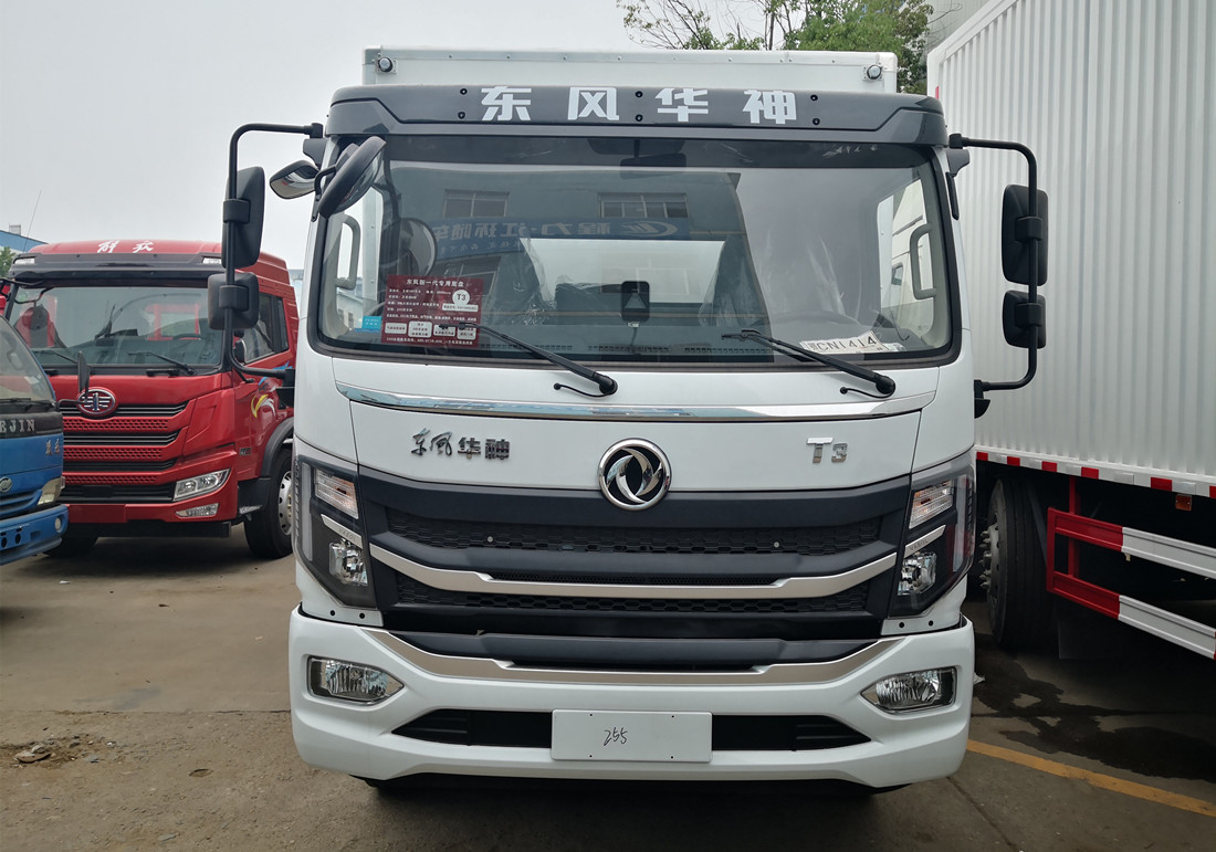 东风T3易燃液体厢式运输车